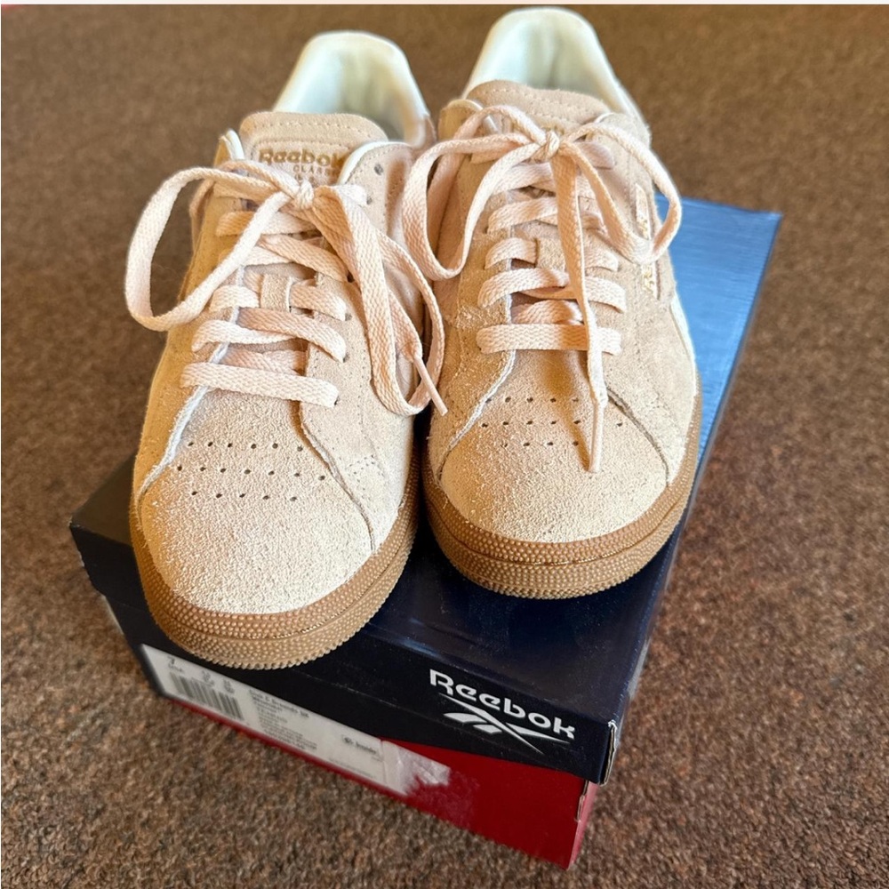 Reebok Classic Clay Suede Shoes size 7